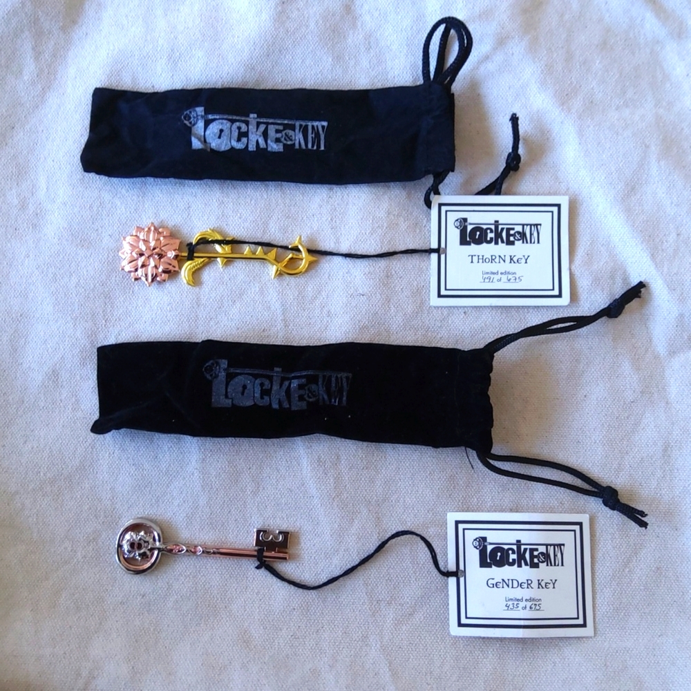 Locke & Key Limited Edition Replica Thorn & Gender Key